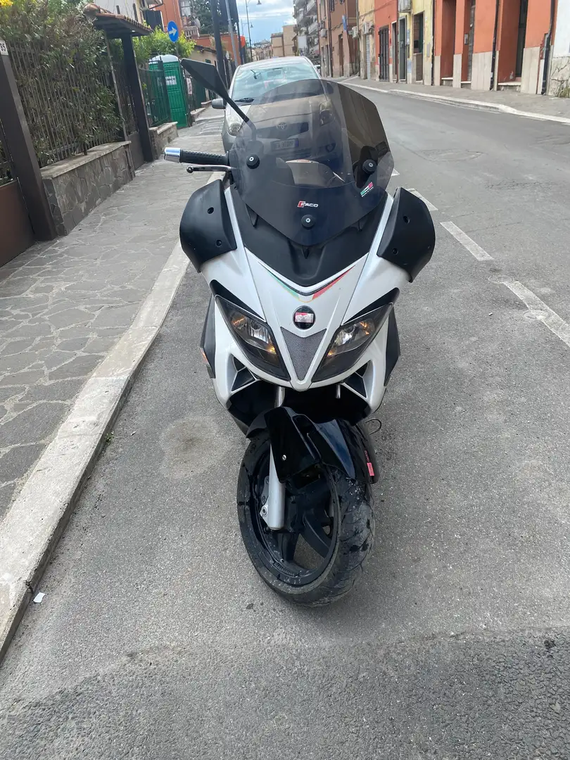 Aprilia SR Max 300 Wit - 1