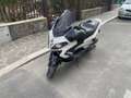 Aprilia SR Max 300 Wit - thumbnail 4