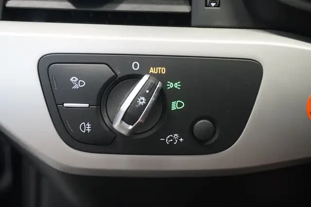 Audi A4 view 14