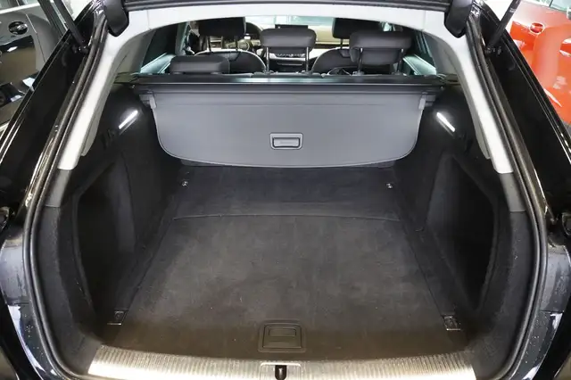 Audi A4 view 10