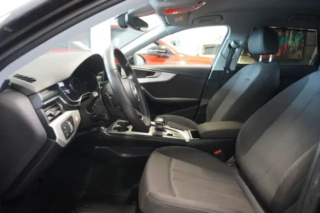 Audi A4 view 8