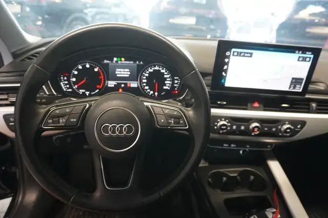 Audi A4 view 11