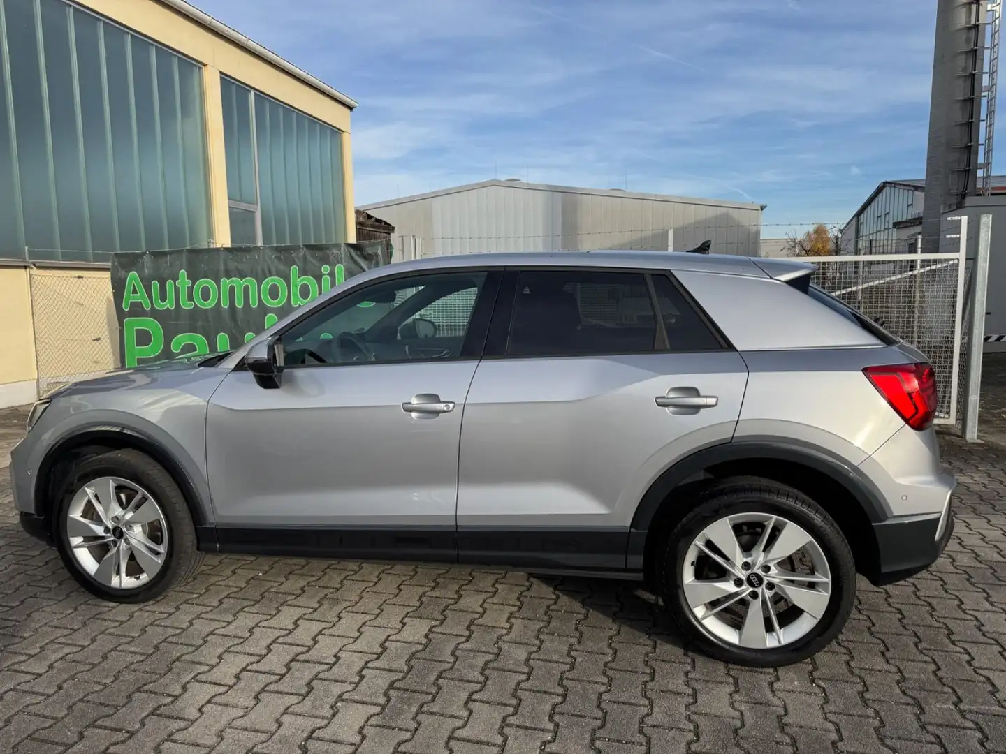 Audi Q2 40 TFSI Quattro Aut. Advanced S-LINE°PANO°LED Plateado - 2