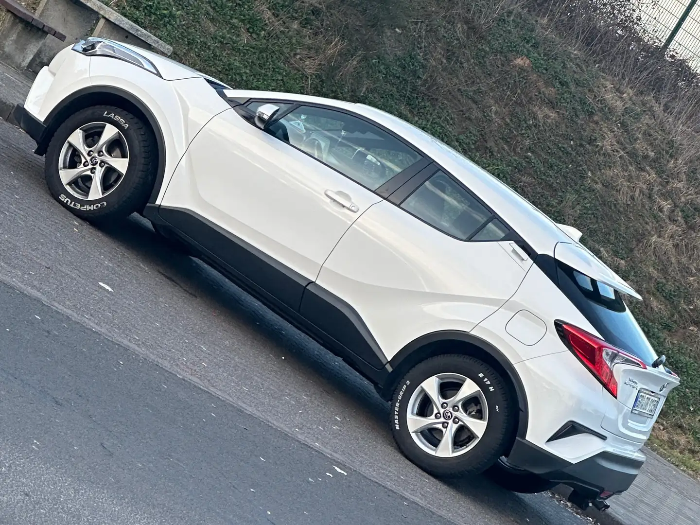 Toyota C-HR C-HR 1.2 TurboFlow Weiß - 1
