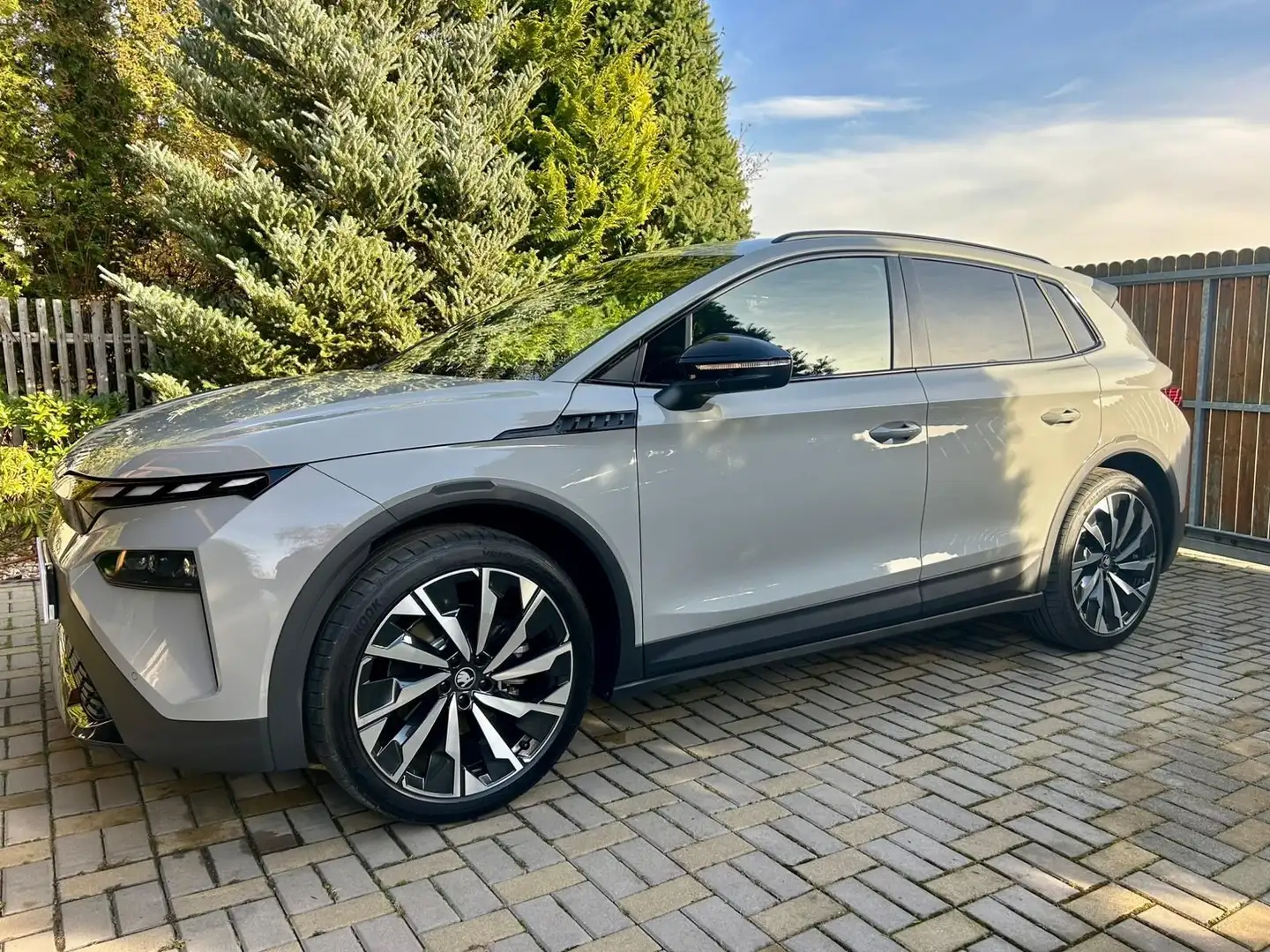 Skoda Elroq 60 Sportline*AHK*WÄRMEPUMPE Grau - 2