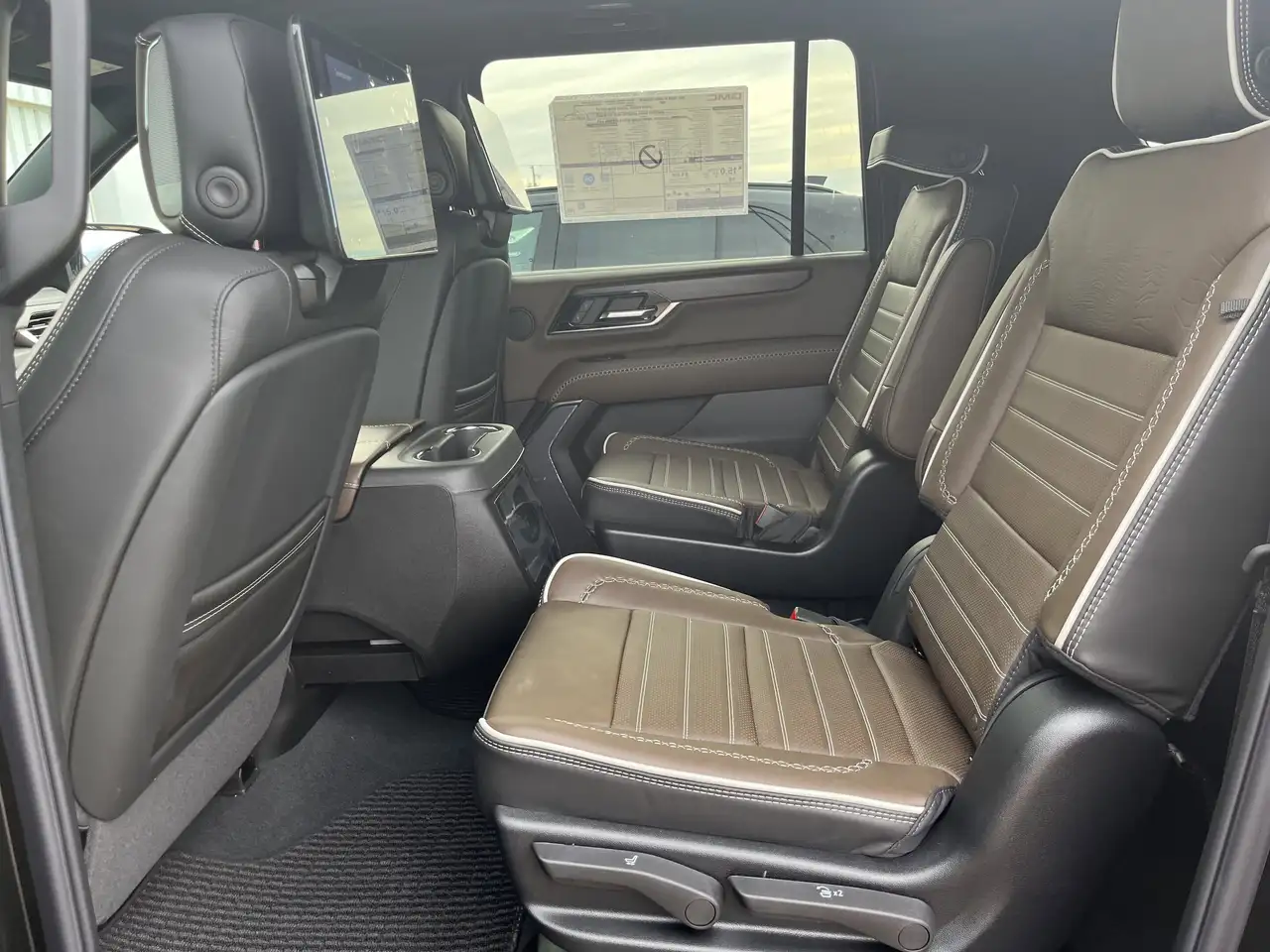 GMC Yukon снимка GMC Yukon