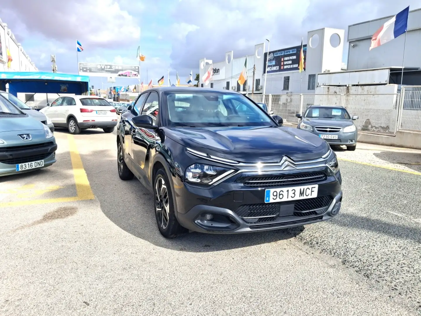 Citroen C4 1.2 PureTech Shine S&S EAT8 130 Negro - 1