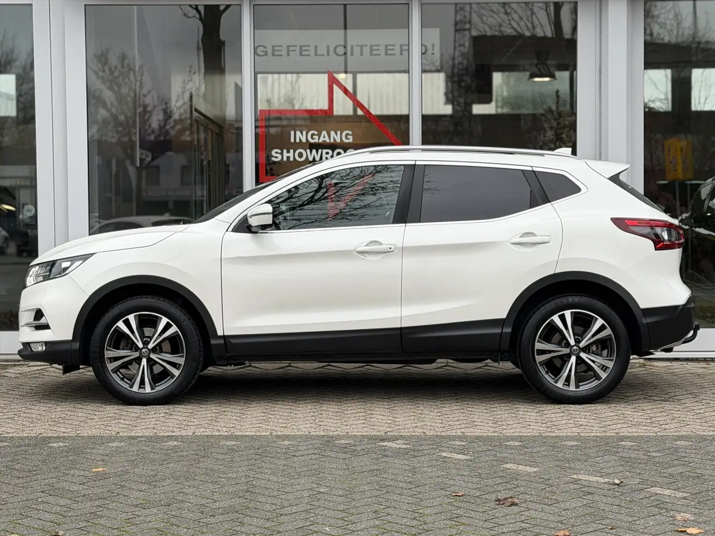 Nissan Qashqai 1.2 DIG-T 115pk N-Connecta | Trekhaak | Navigatie Wit - 2