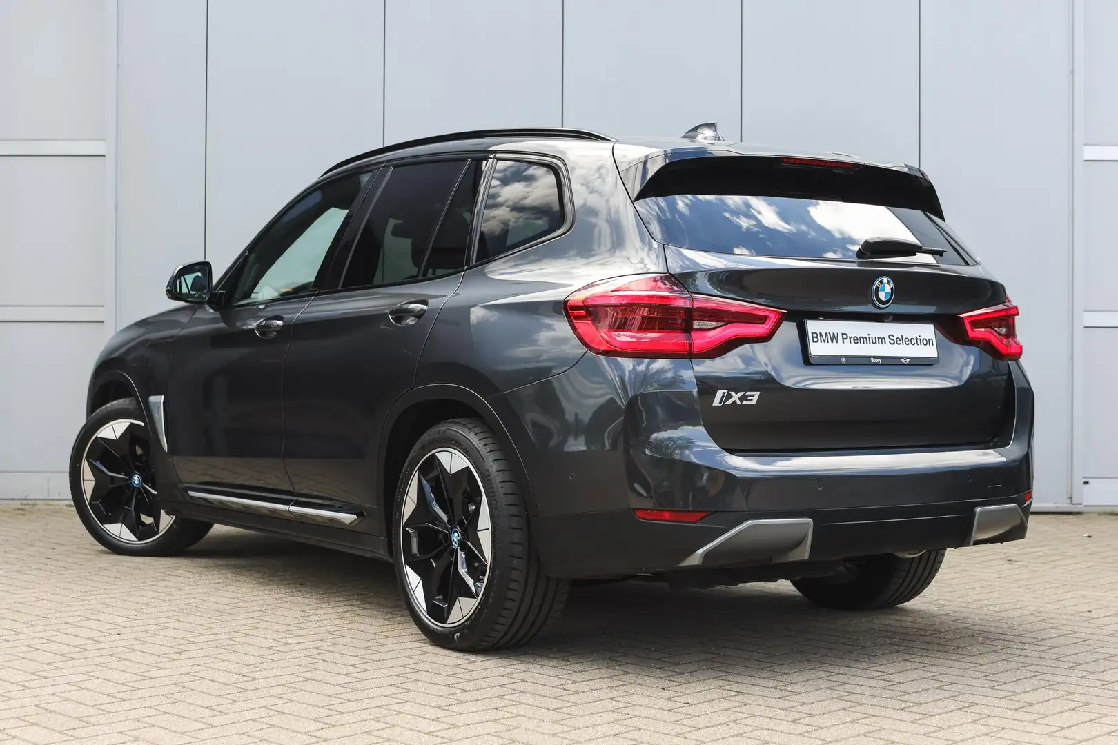 BMW iX3 High Executive 80 kWh / Trekhaak / Sportstoelen / Grijs - 2