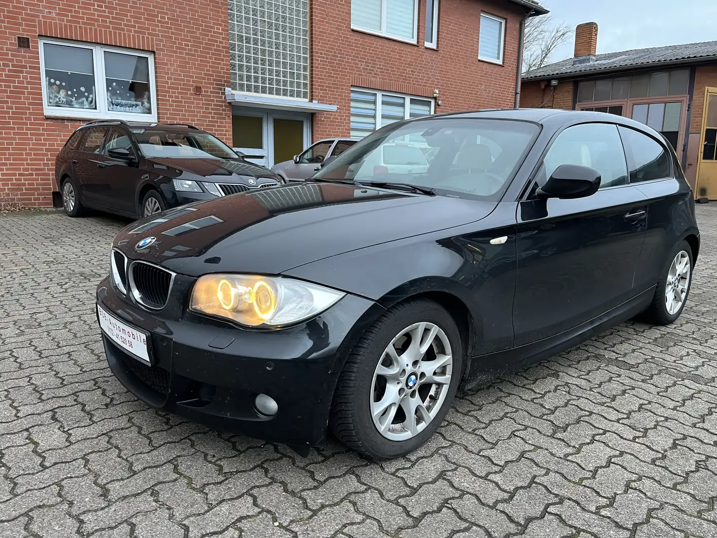 BMW 118 118i M Paket Xenon Navi Leder Schwarz - 1