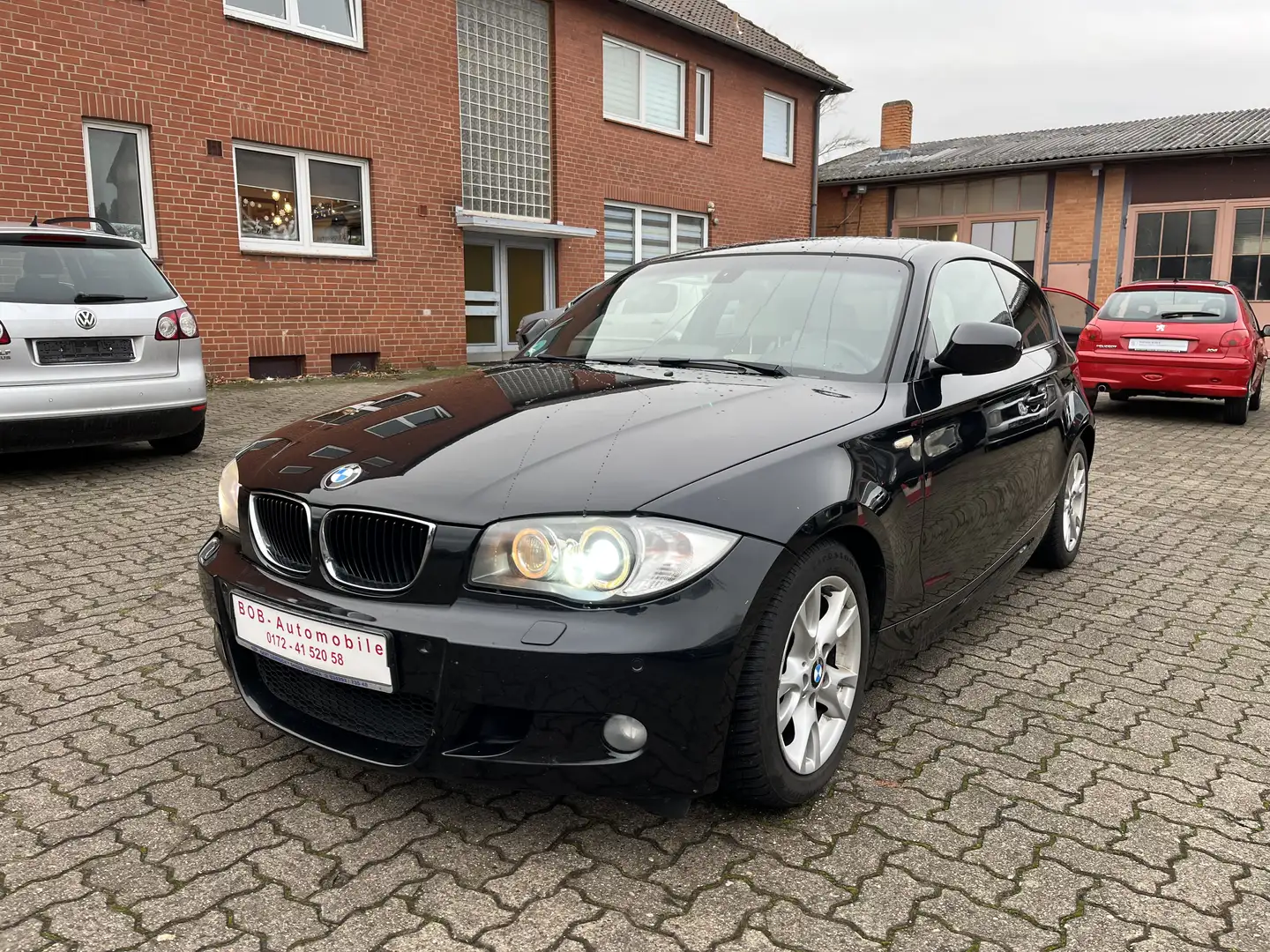 BMW 118 118i M Paket Xenon Navi Leder PDC Schwarz - 1