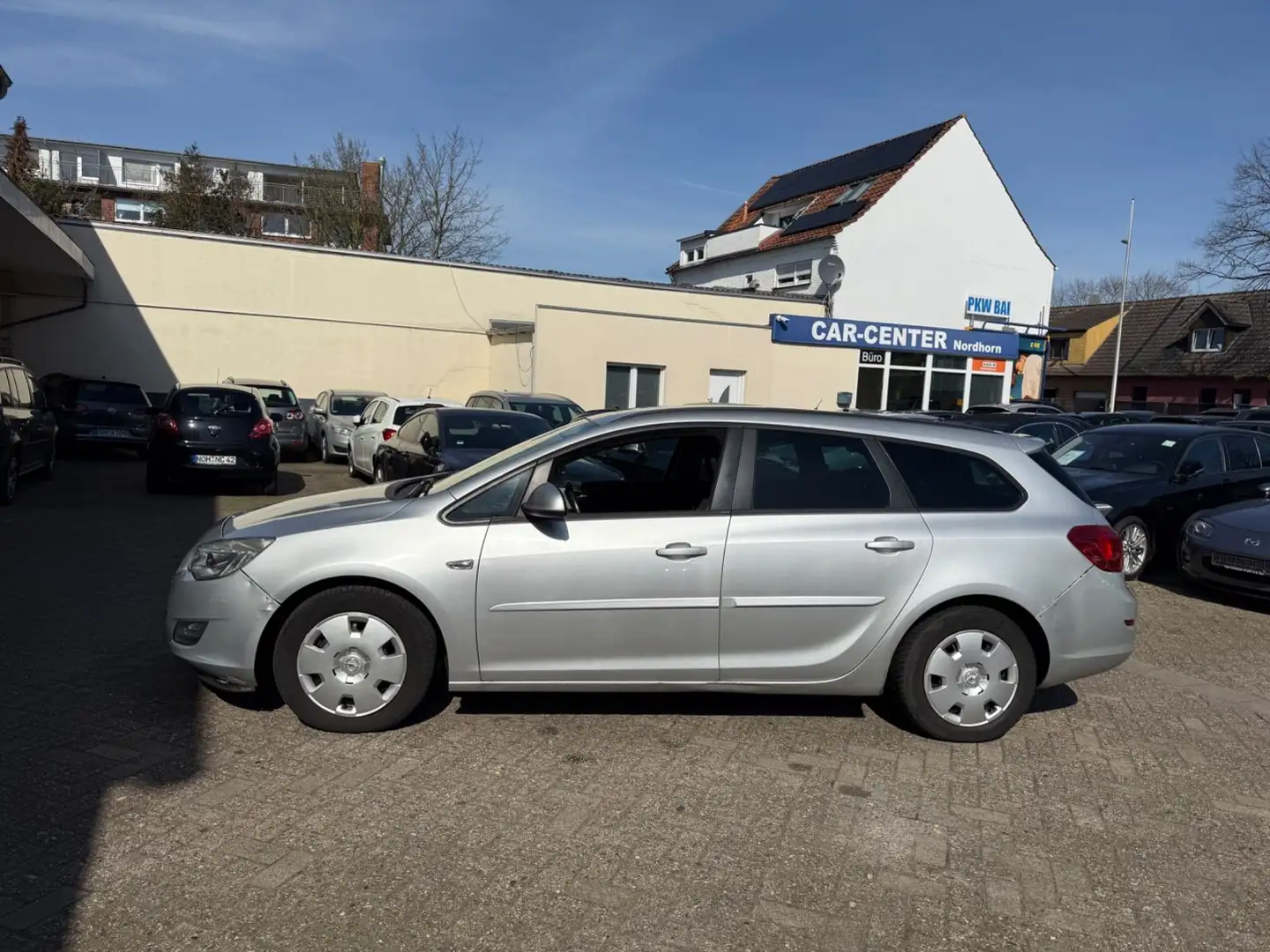 Opel Astra J Sports Tourer Design Edition Silber - 2
