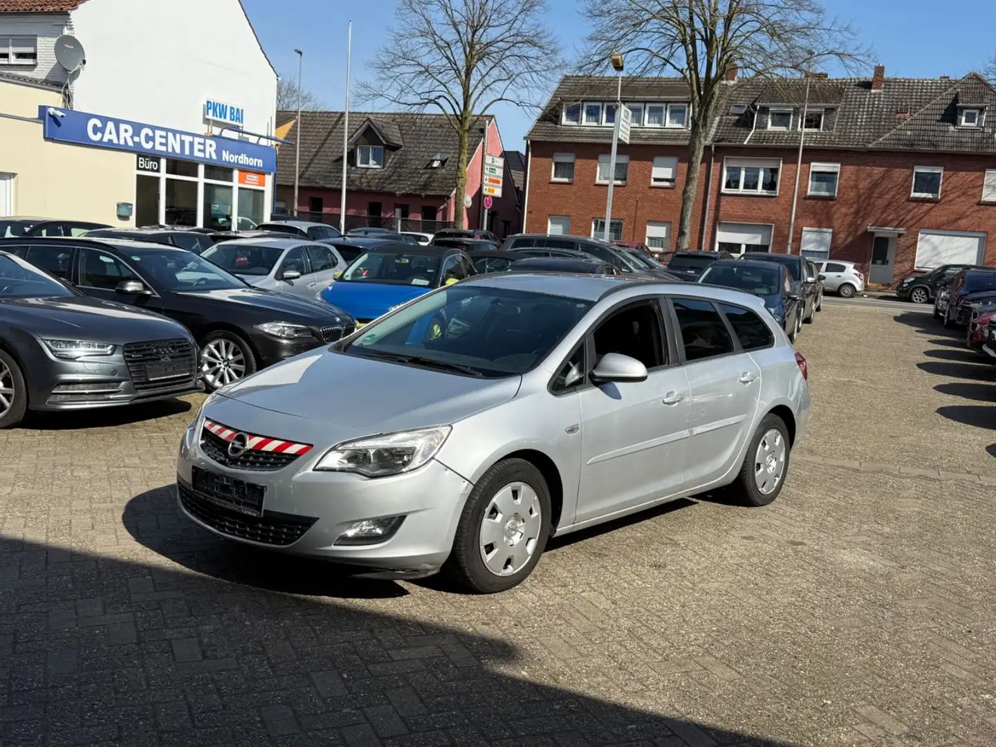Opel Astra J Sports Tourer Design Edition Silber - 1