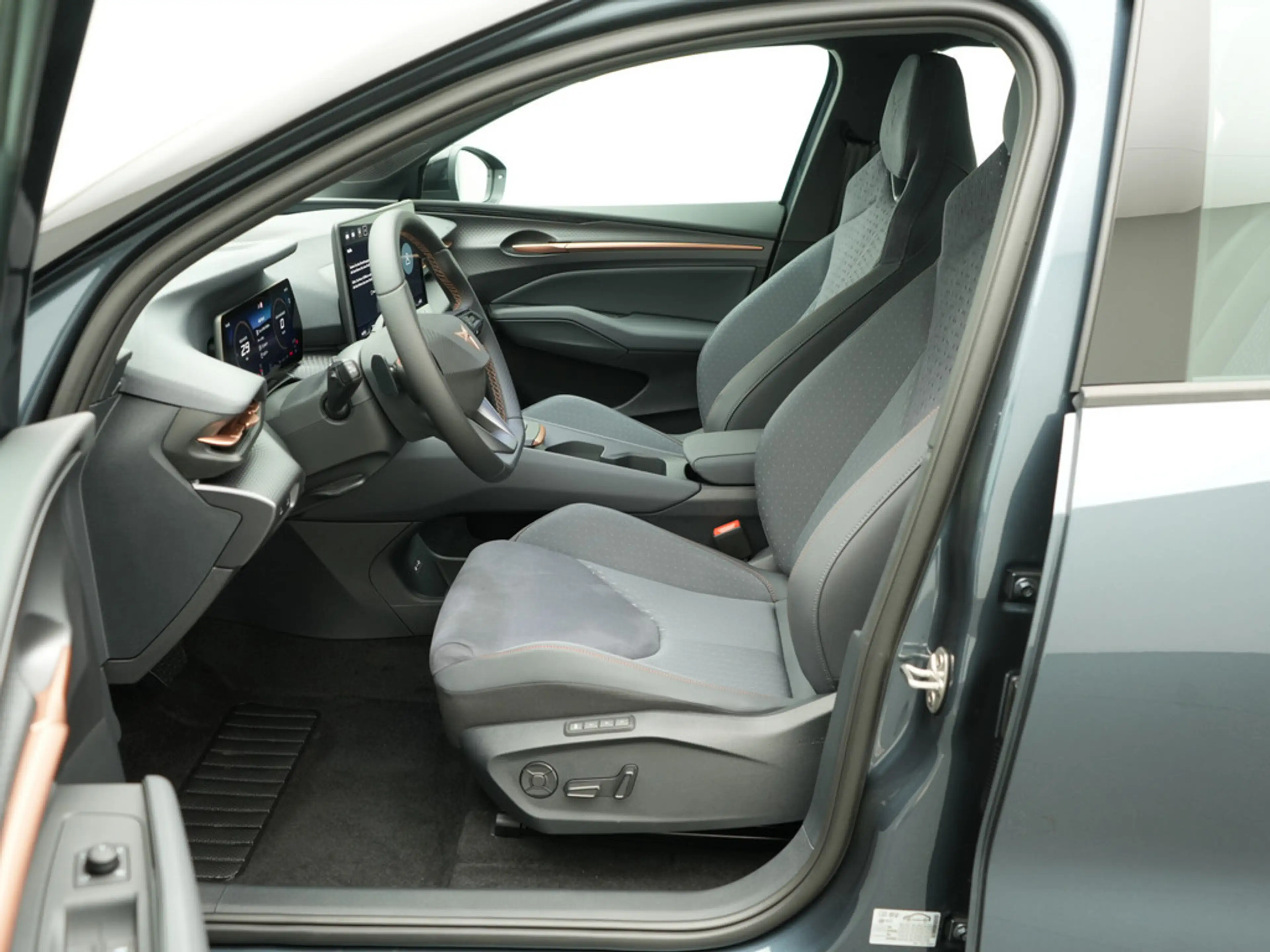 CUPRA Raval Launch Edition Dynamic STANDHZ LED KAM — photo 10