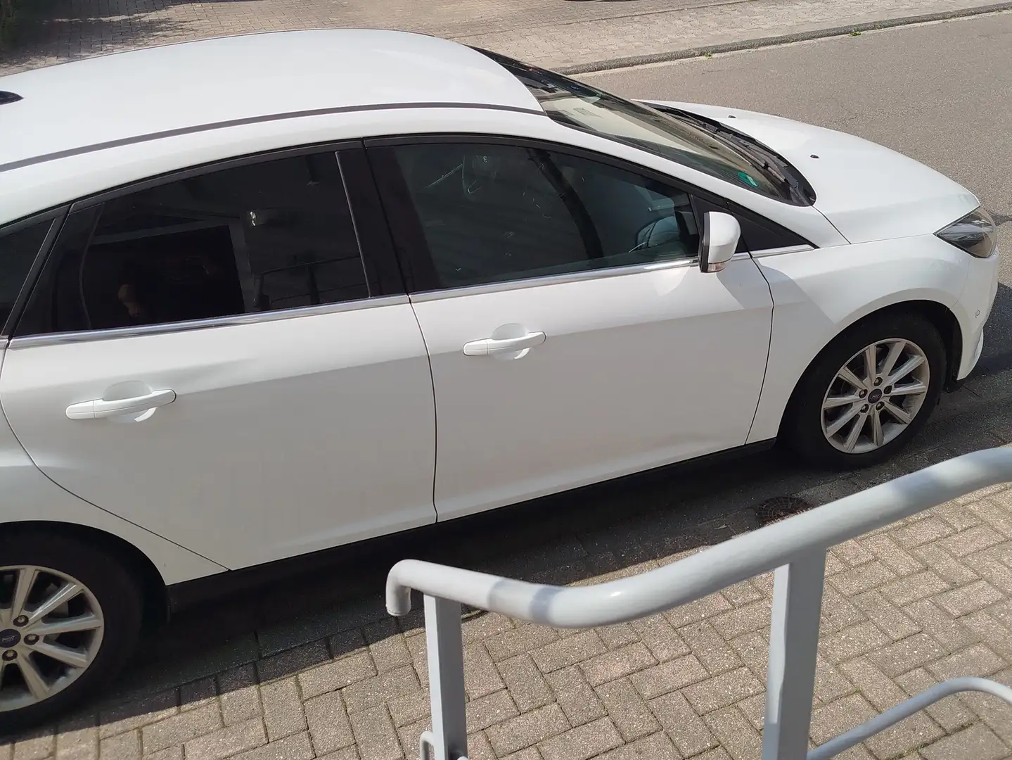 Ford Focus Focus Fließheck 1.5 EcoBoost Start-Stop Bu Weiß - 2