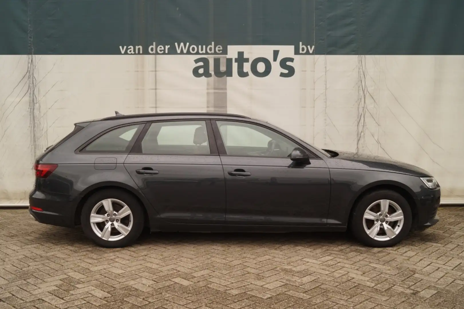 Audi A4 Avant 30 TDI Automaat -NAVI-LEER-ECC-PDC- Grijs - 2