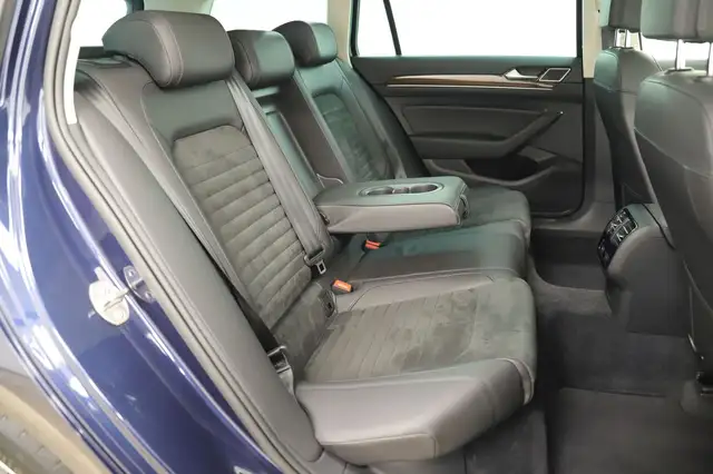 Volkswagen Passat view 12