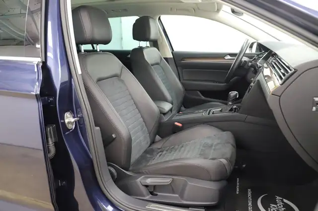 Volkswagen Passat view 11