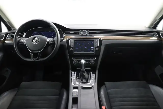 Volkswagen Passat view 14