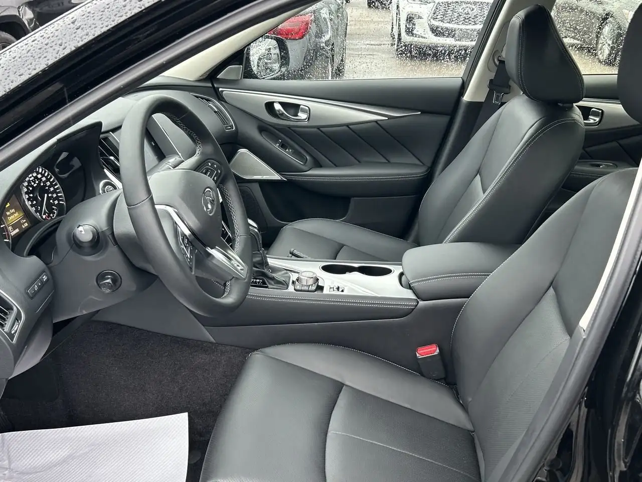 Infiniti Q50 снимка Infiniti Q50