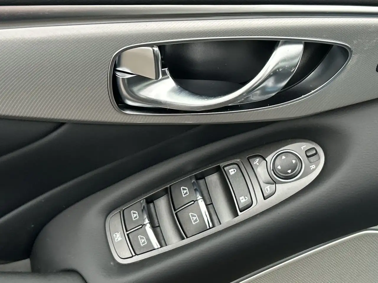 Infiniti Q50 снимка Infiniti Q50