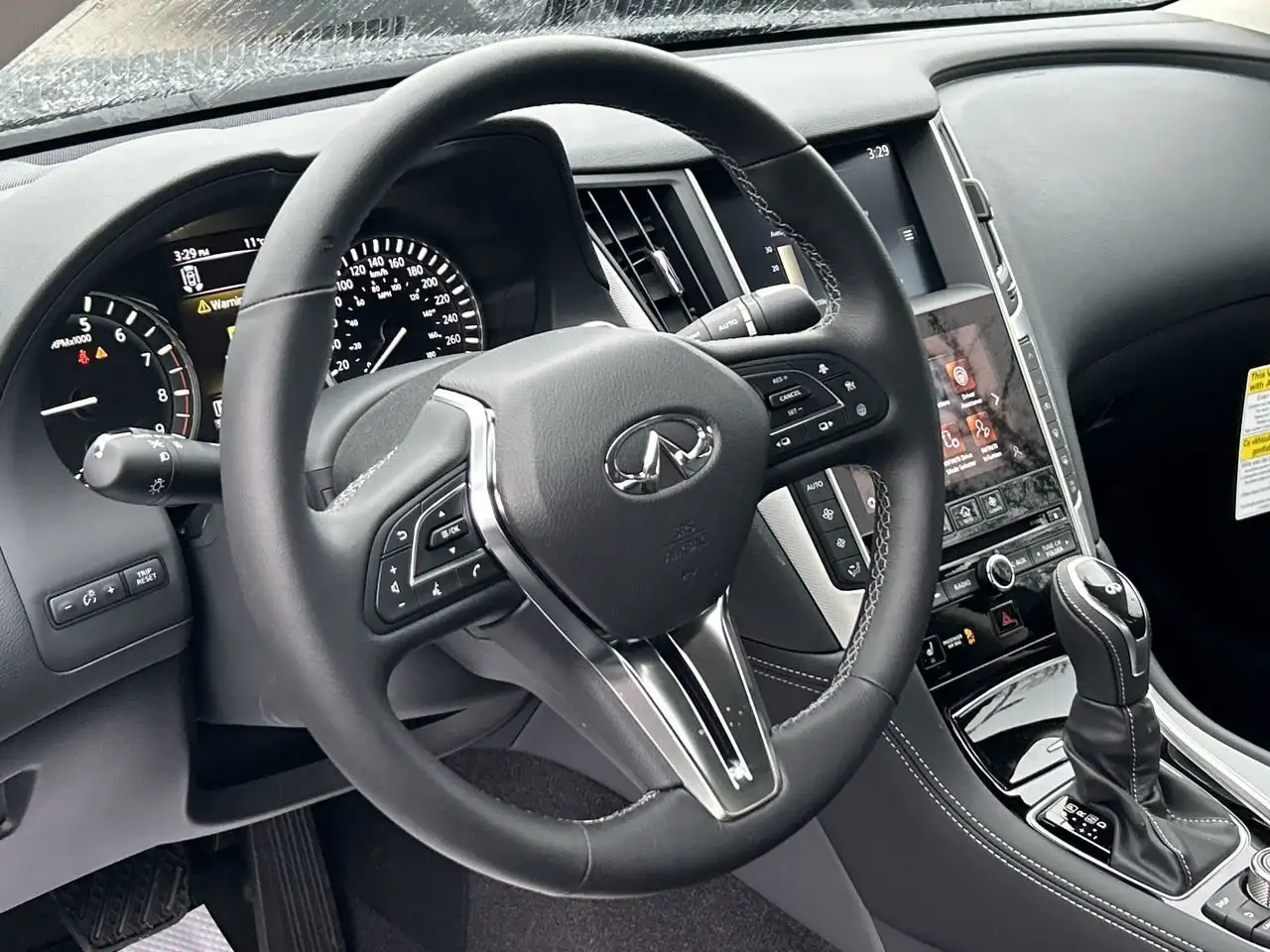 Infiniti Q50 снимка Infiniti Q50
