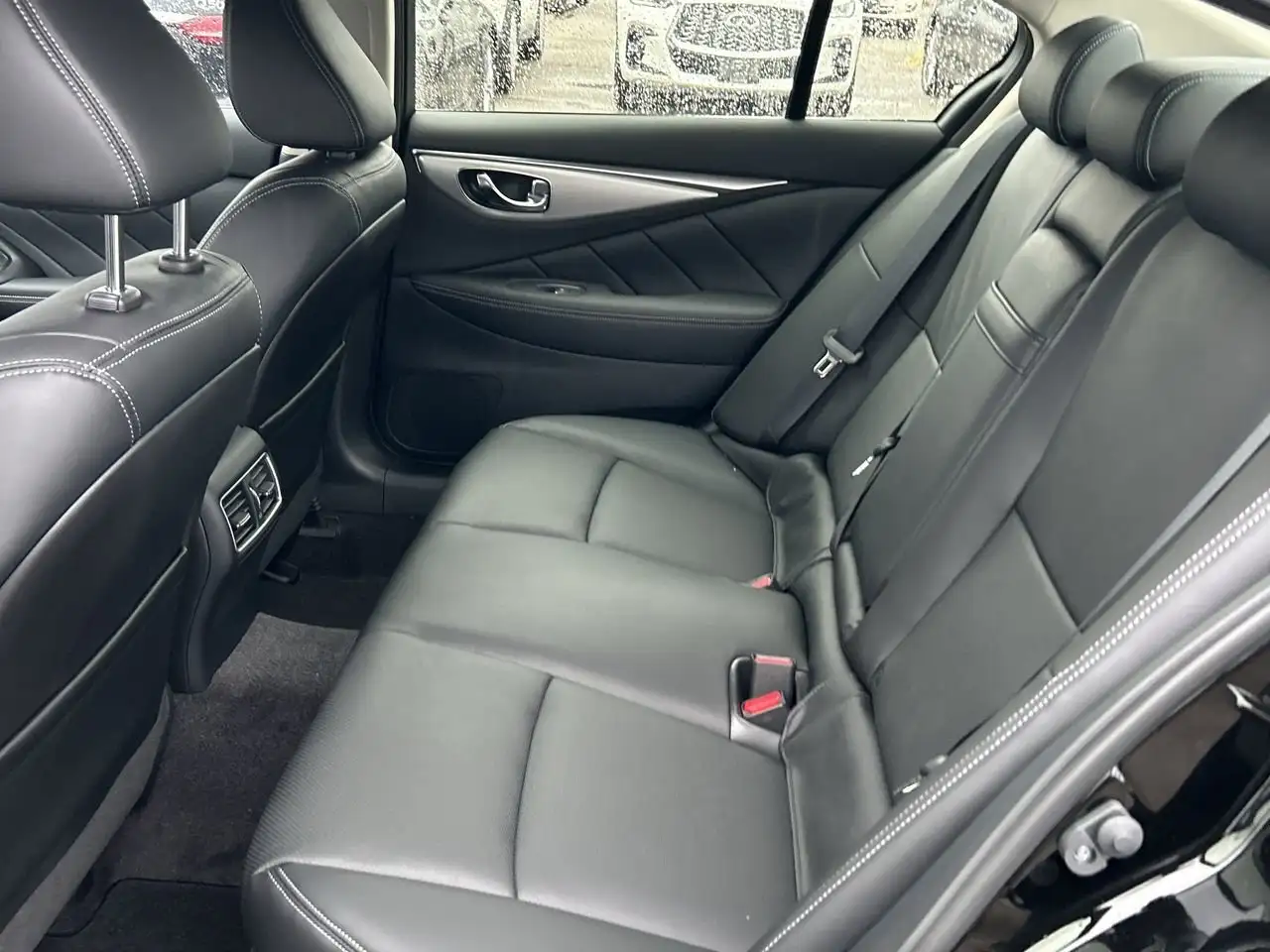 Infiniti Q50 снимка Infiniti Q50