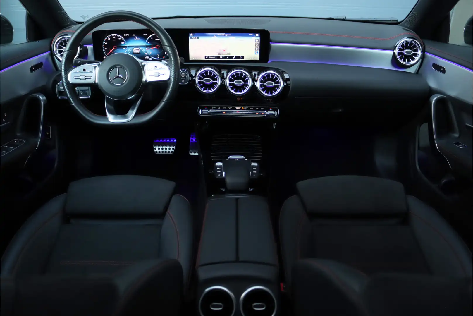 Mercedes-Benz CLA 200 Business Solution AMG Line Aut7 | Panoramadak | Wi Noir - 2
