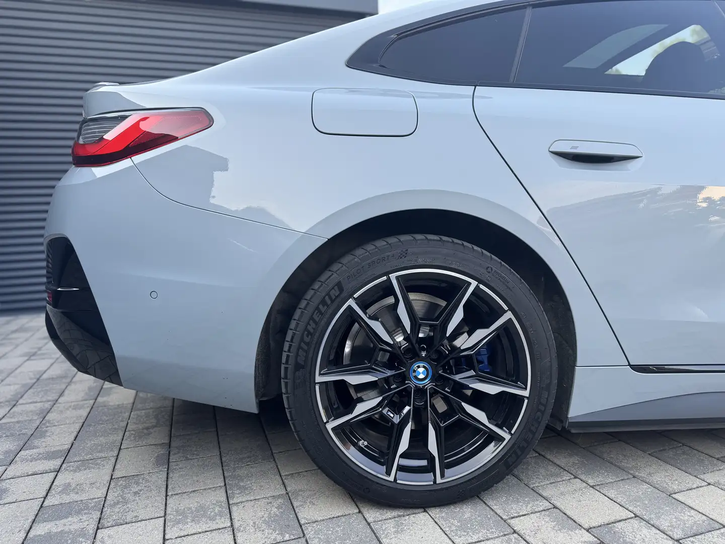 BMW i4 Gran Coupe xDrive M50 80,7kWh Grau - 2
