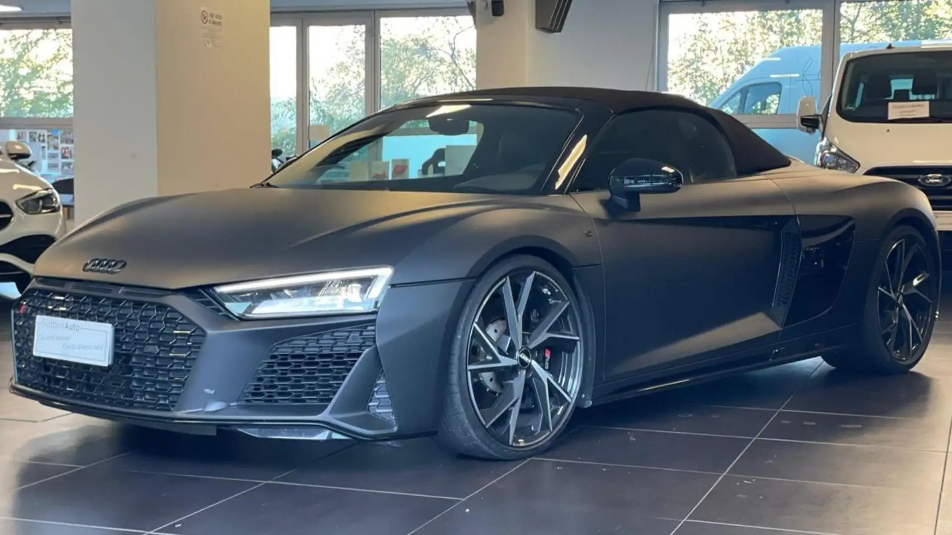 Audi R8 Spyder V10 RWD S tronic performance Bang & Olufsen Noir - 1