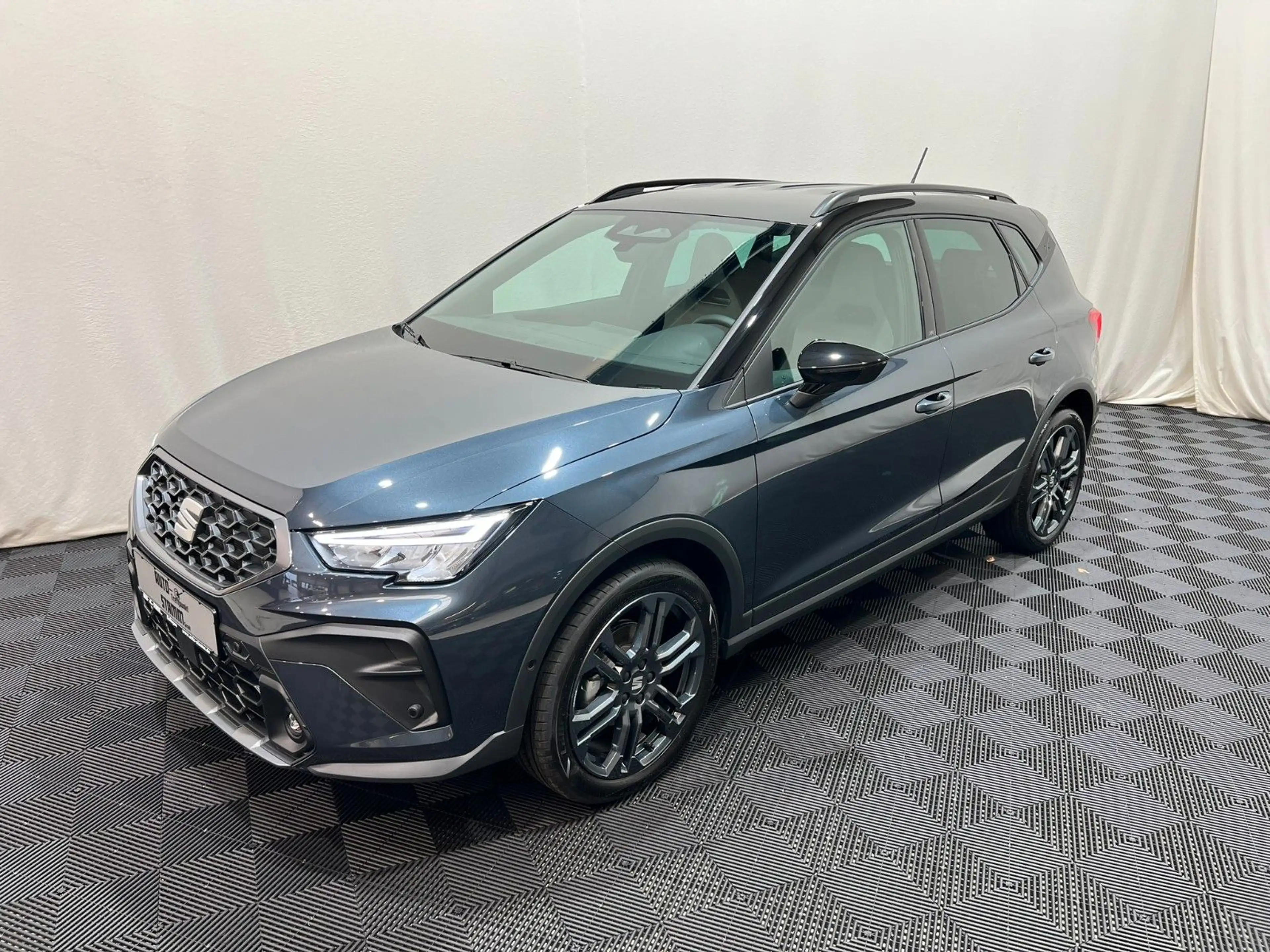 SEAT Arona 1.5 TSI 110kW FR DSG — photo 2