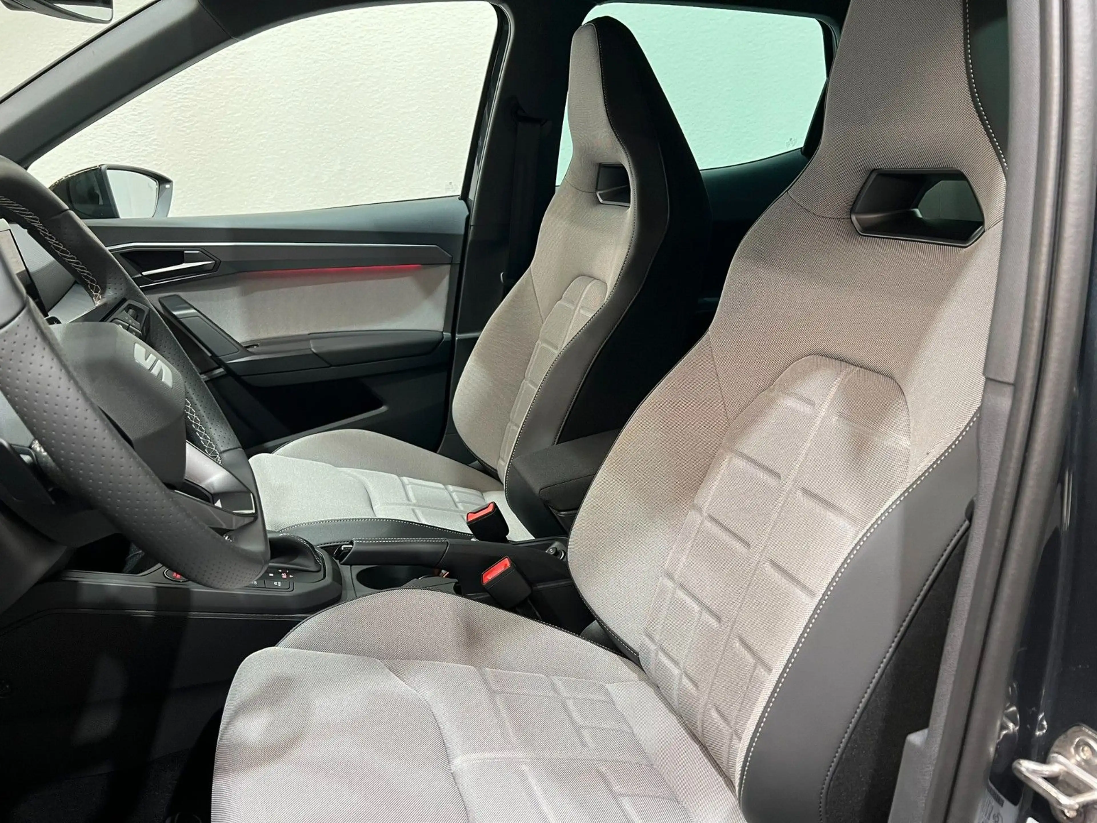 SEAT Arona 1.5 TSI 110kW FR DSG — photo 12