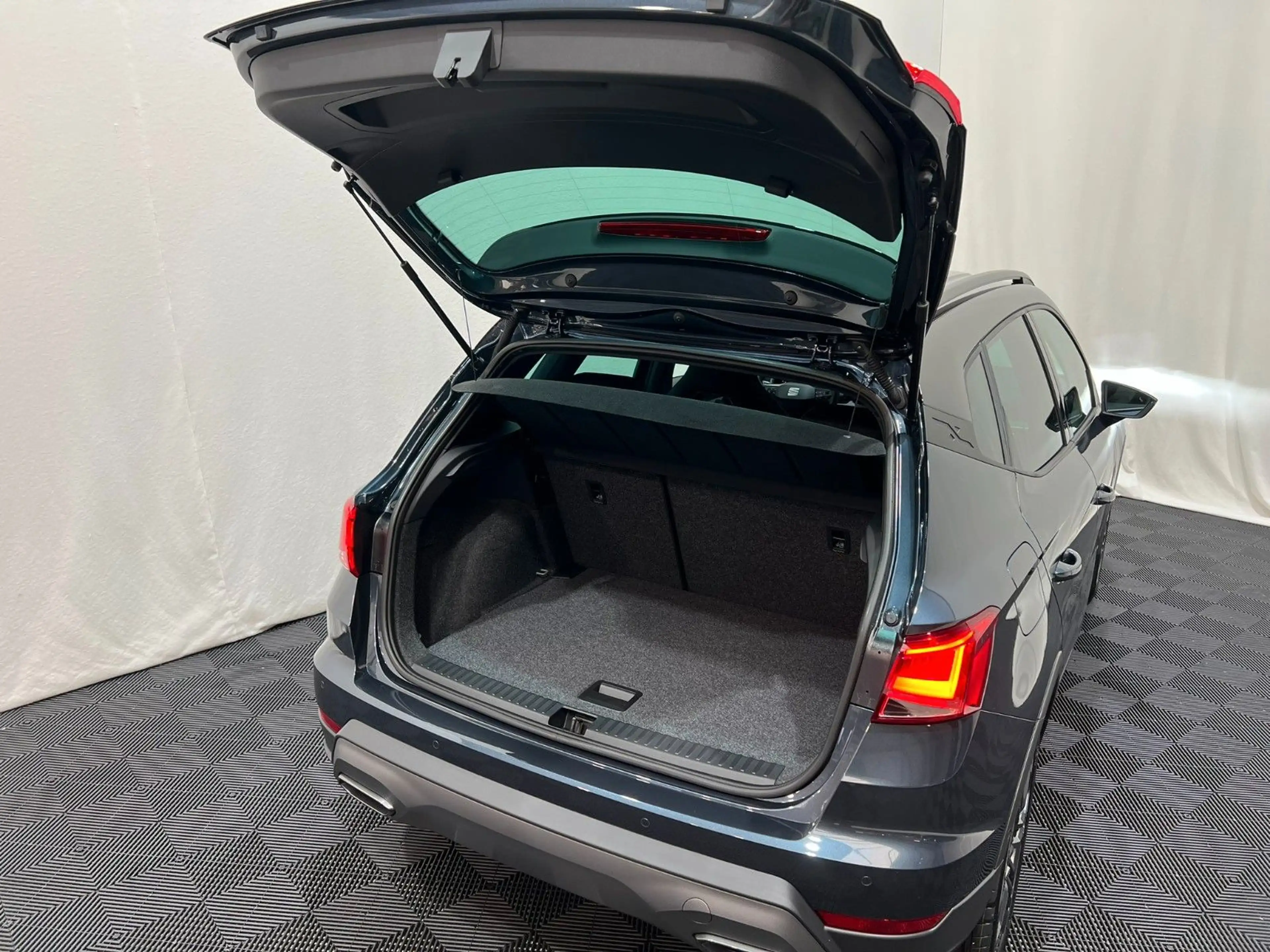 SEAT Arona 1.5 TSI 110kW FR DSG — photo 6