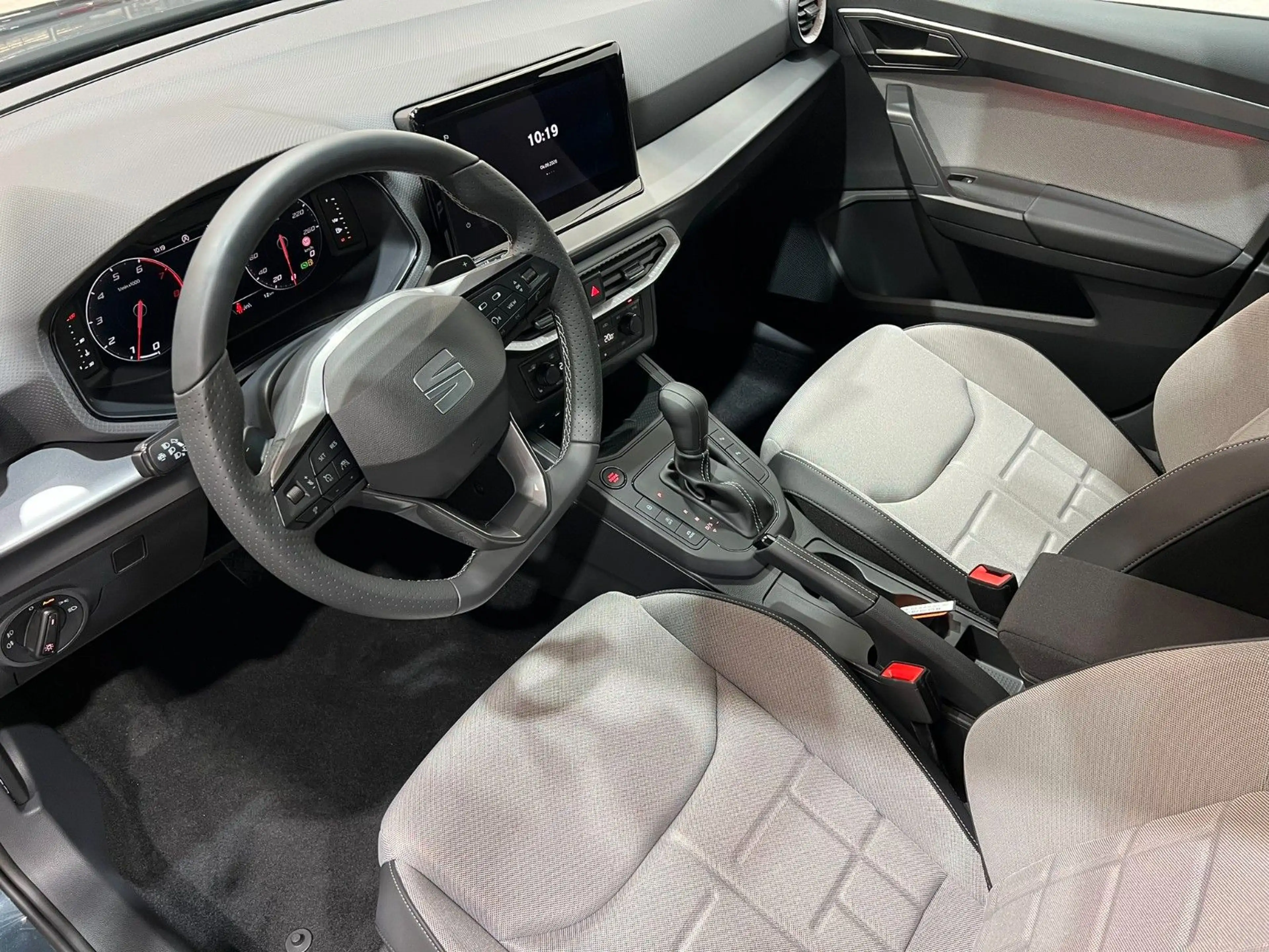 SEAT Arona 1.5 TSI 110kW FR DSG — photo 13