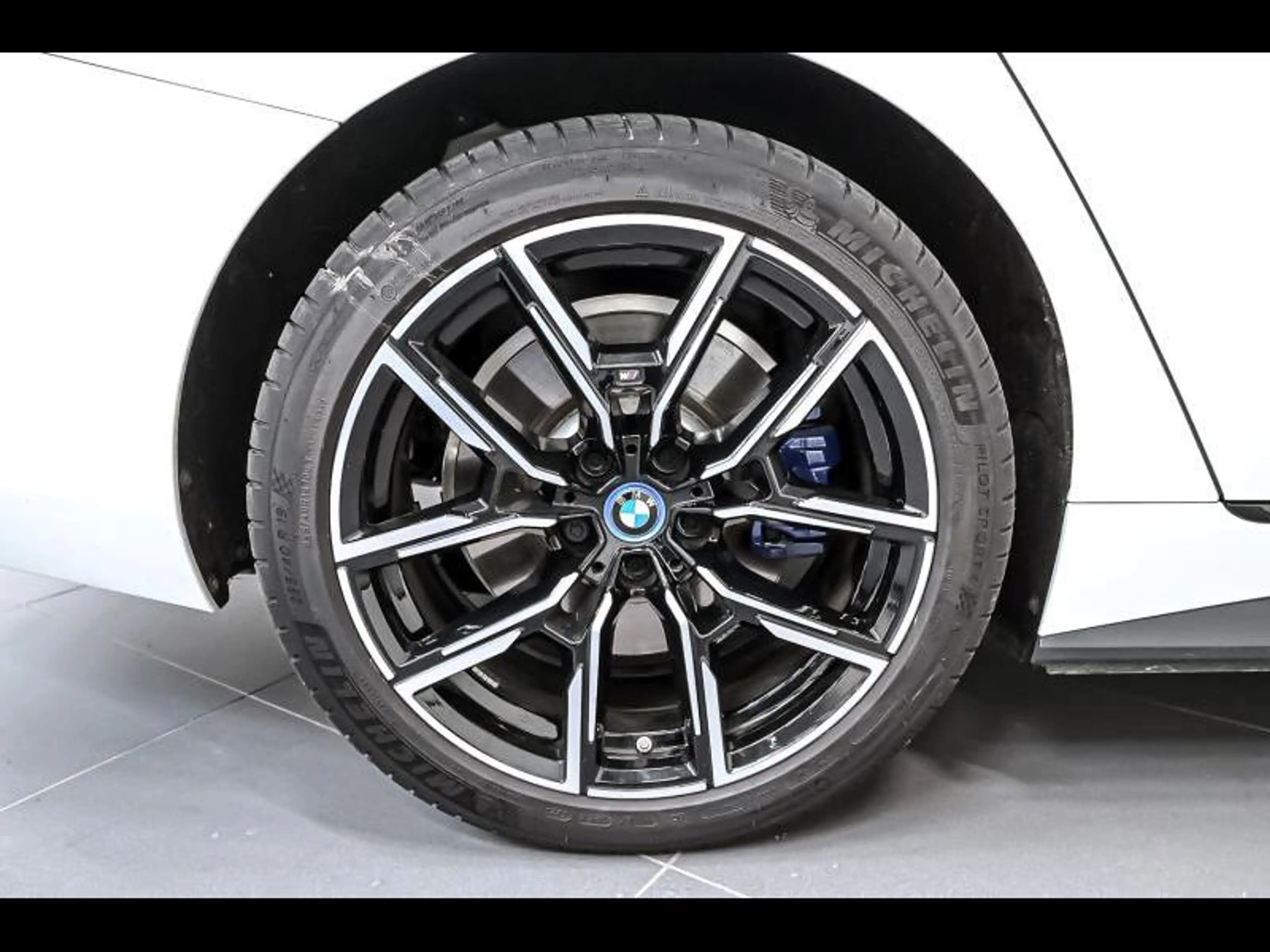 BMW i4 eDrive40 - Msport|Pano|Laser|H&K — photo 4