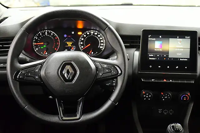 Renault Clio view 15