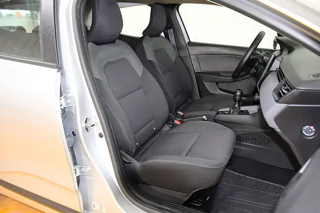 Renault Clio view 18