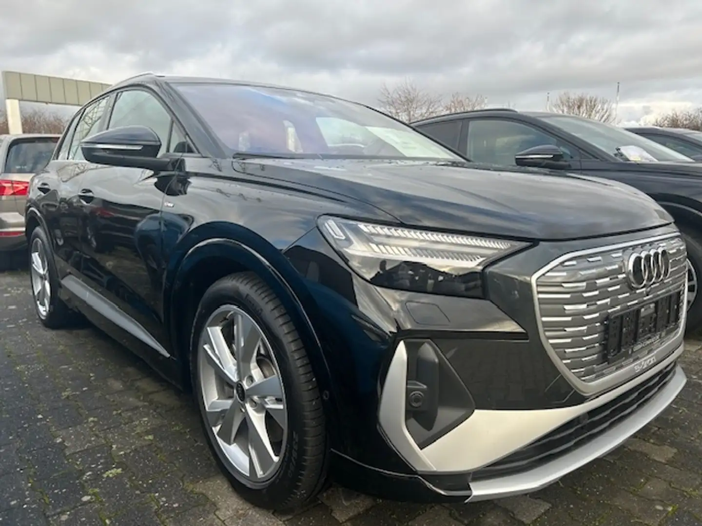 Audi 40 e-tron "S line", NP: 66.000 € Schwarz - 2