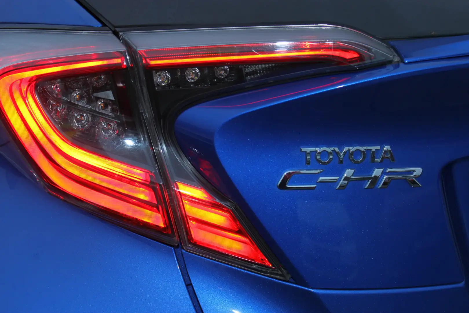 Toyota C-HR Hybrid Style mit Navi/Leder/LED/JBL/Anhängevorr - 2
