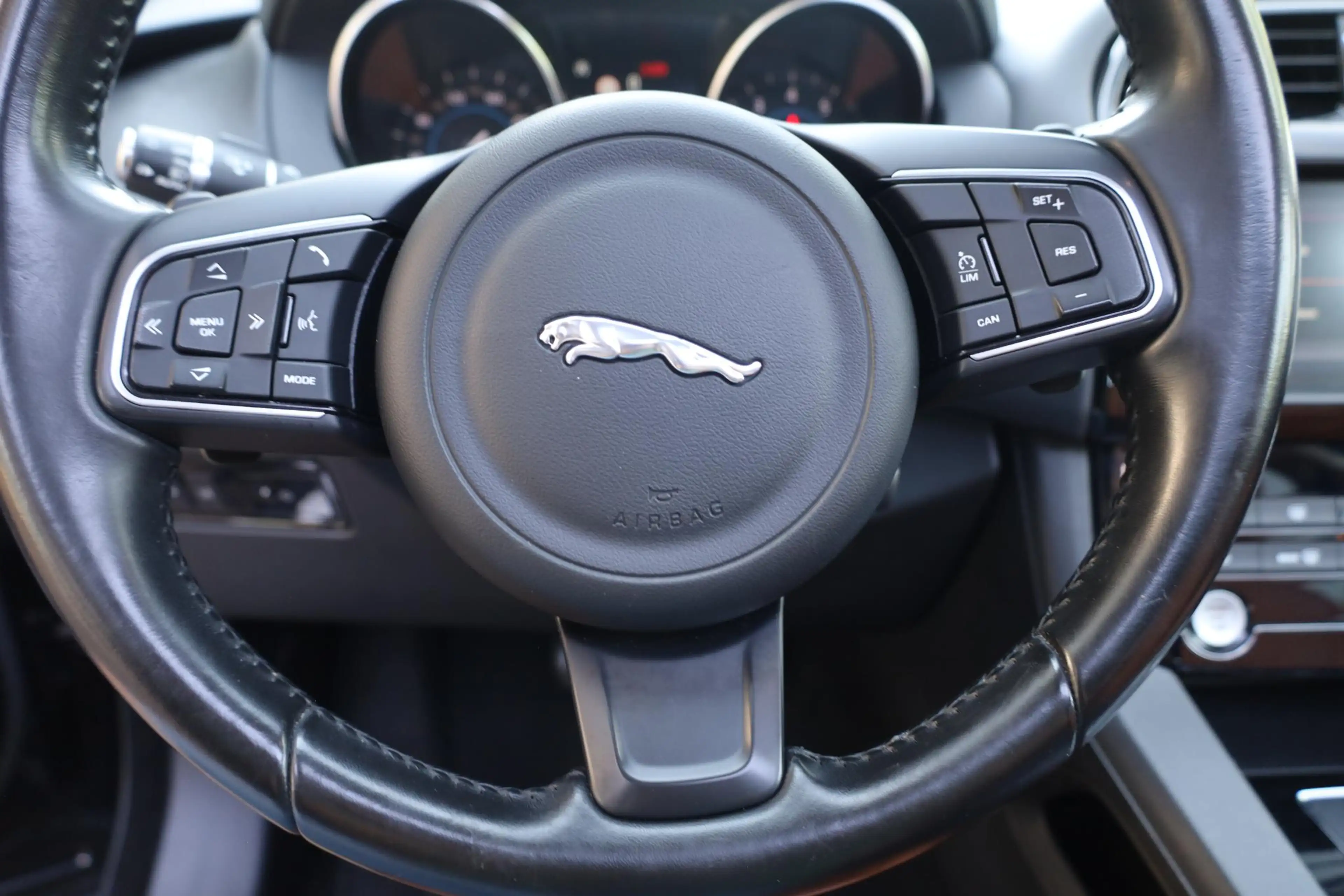 Jaguar F-Pace 2.0 Prestige AWD 25t LEER TREKHAAK-AFN PANO CAMERA — photo 16