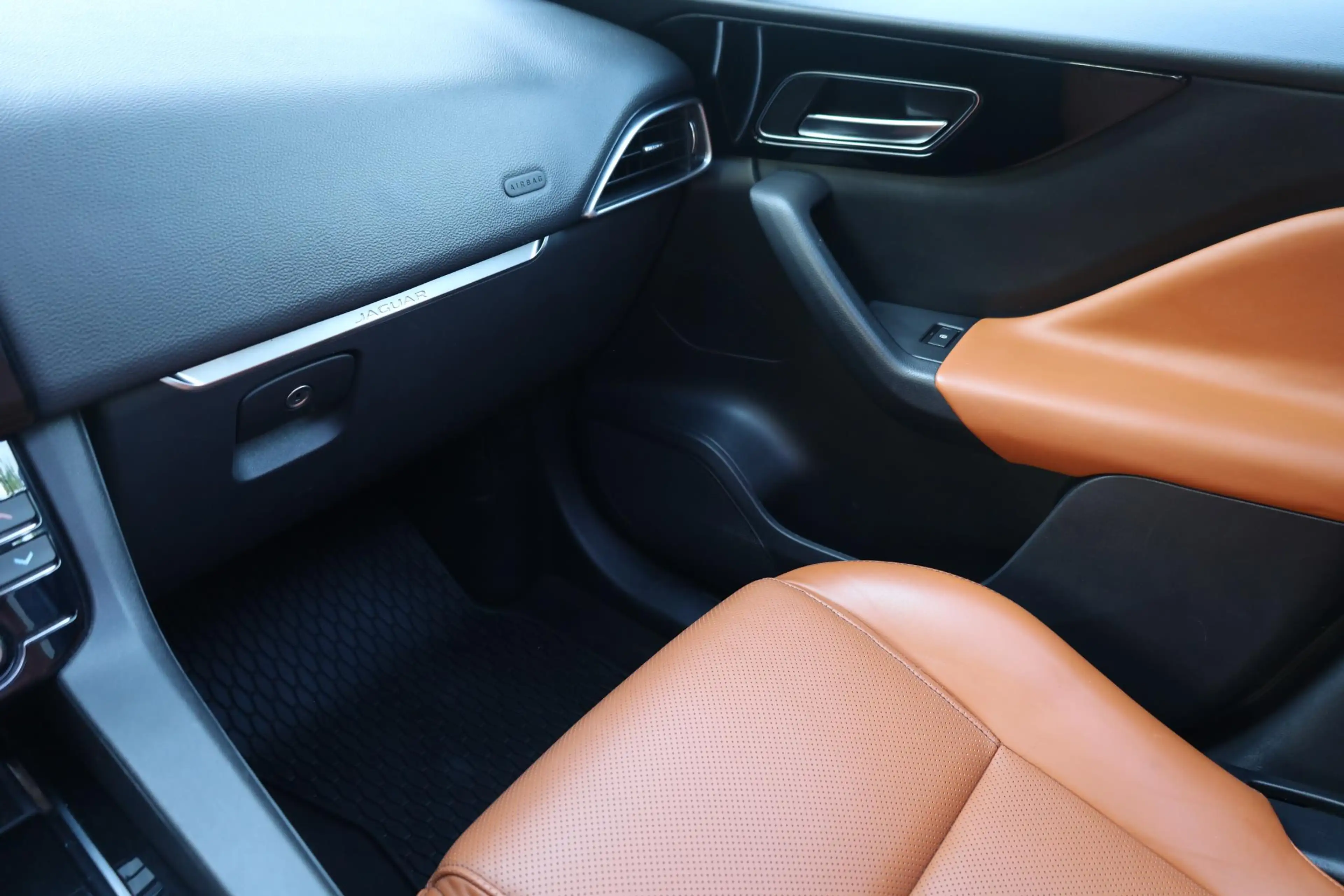 Jaguar F-Pace 2.0 Prestige AWD 25t LEER TREKHAAK-AFN PANO CAMERA — photo 28