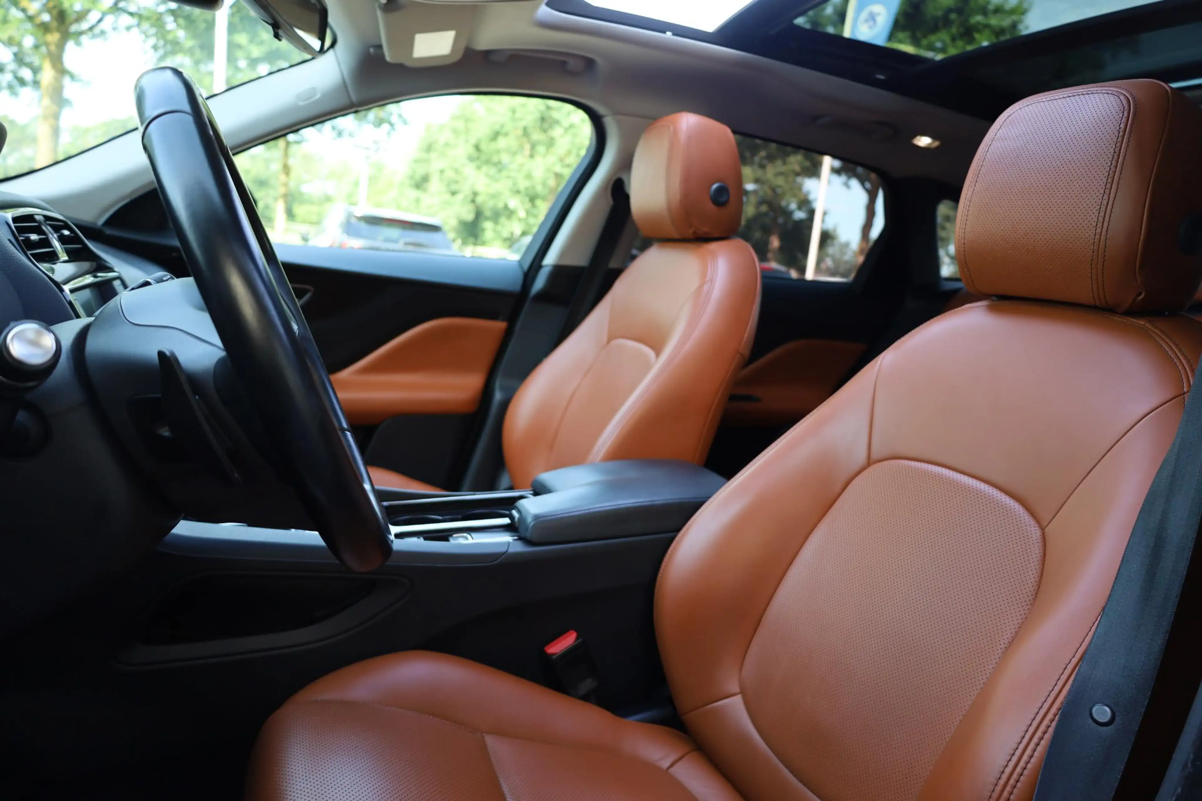 Jaguar F-Pace 2.0 Prestige AWD 25t LEER TREKHAAK-AFN PANO CAMERA — photo 27
