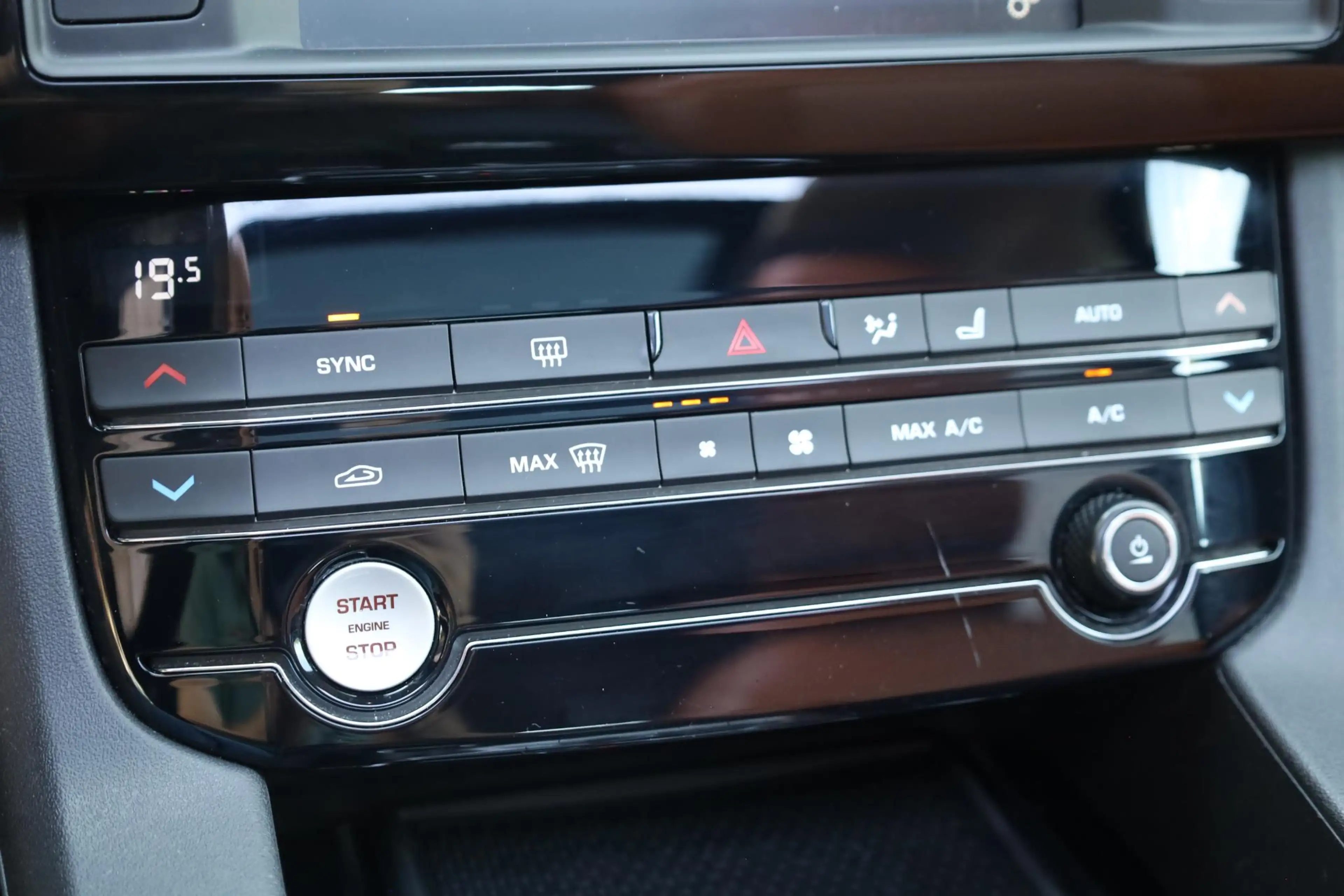 Jaguar F-Pace 2.0 Prestige AWD 25t LEER TREKHAAK-AFN PANO CAMERA — photo 21
