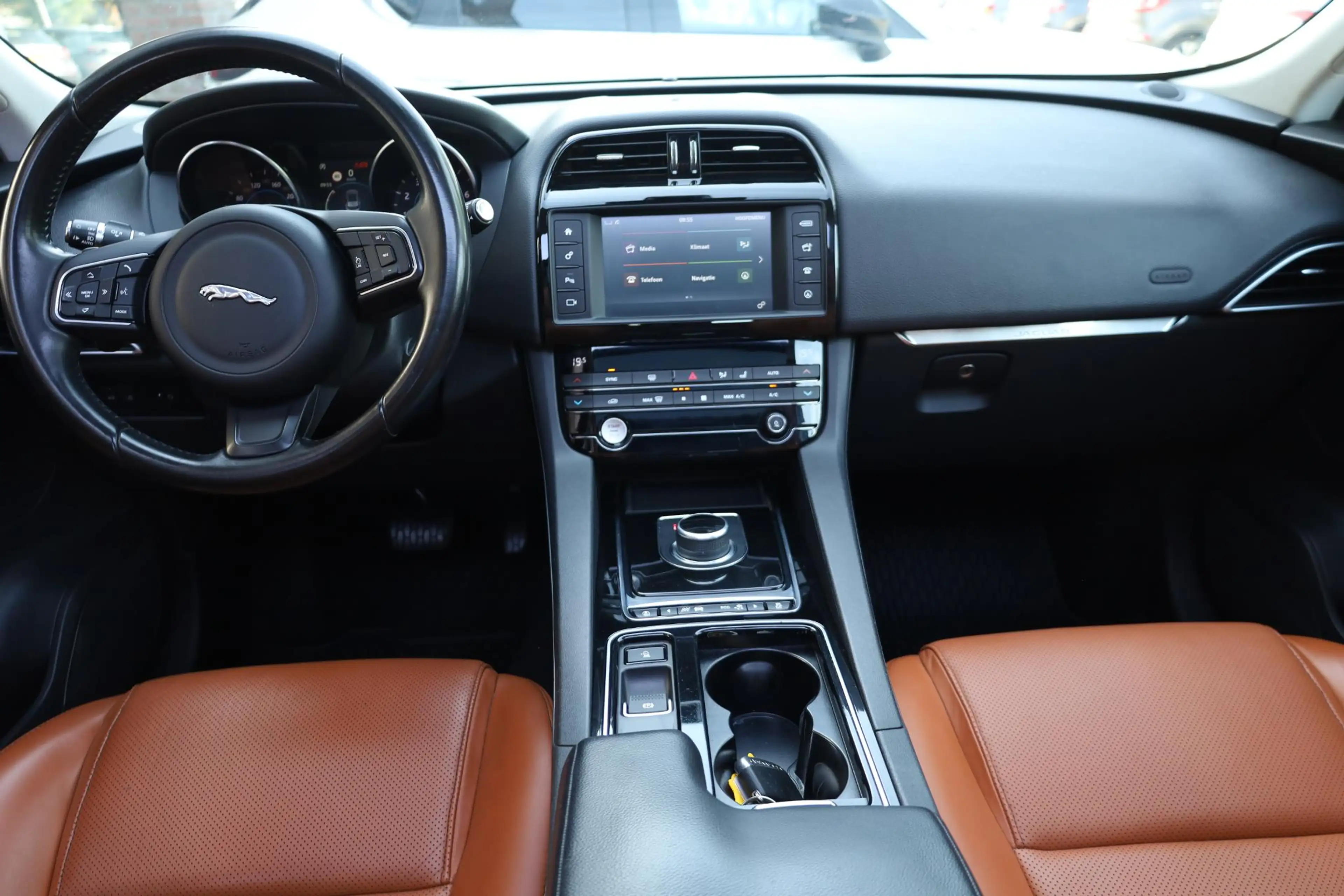 Jaguar F-Pace 2.0 Prestige AWD 25t LEER TREKHAAK-AFN PANO CAMERA — photo 5
