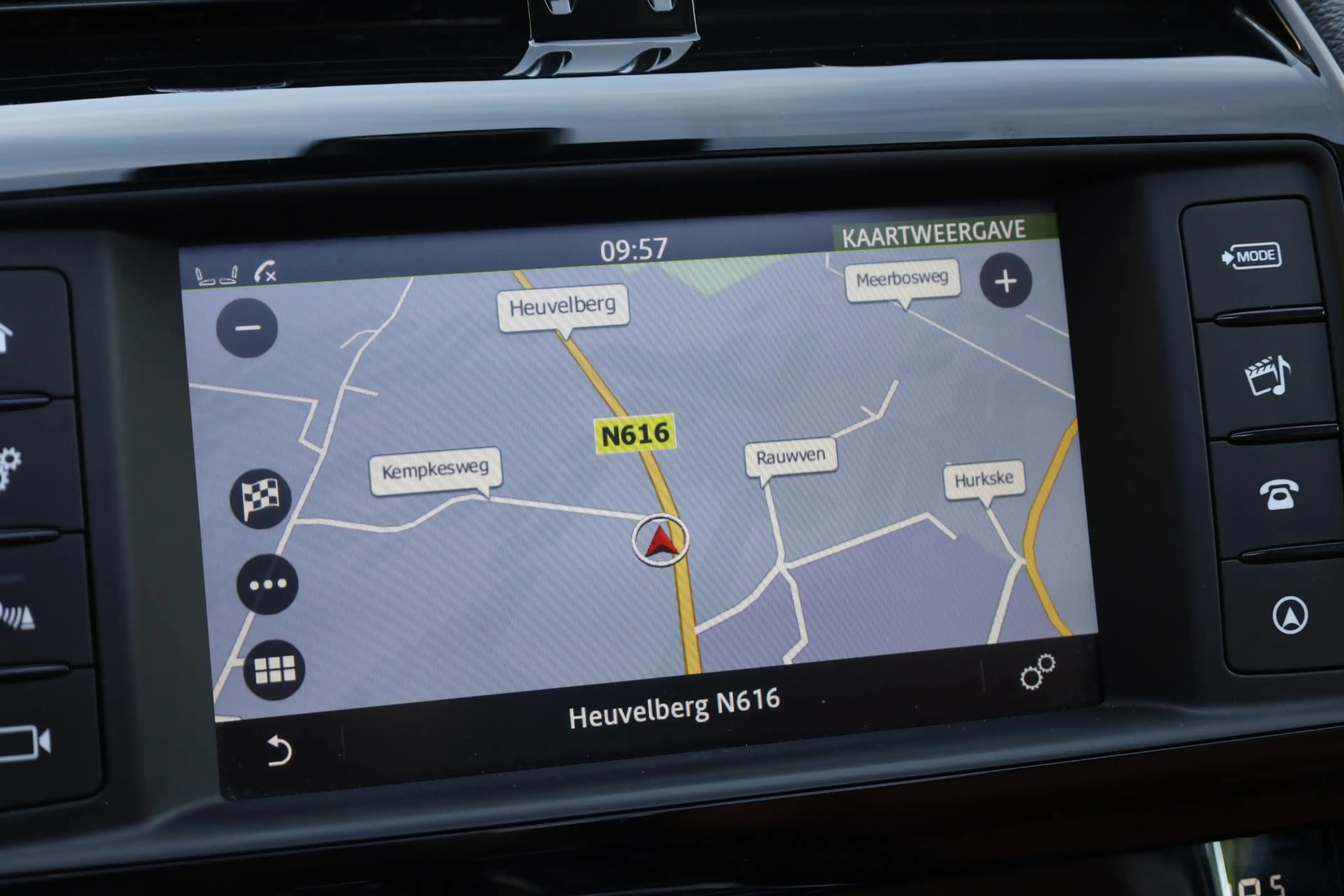 Jaguar F-Pace 2.0 Prestige AWD 25t LEER TREKHAAK-AFN PANO CAMERA — photo 25