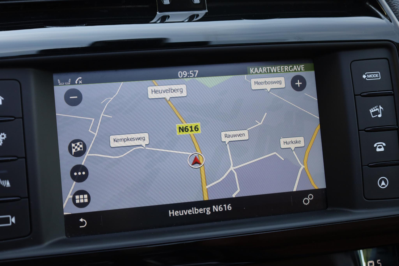 Jaguar F-Pace 2.0 Prestige AWD 25t LEER TREKHAAK-AFN PANO CAMERA — photo 25