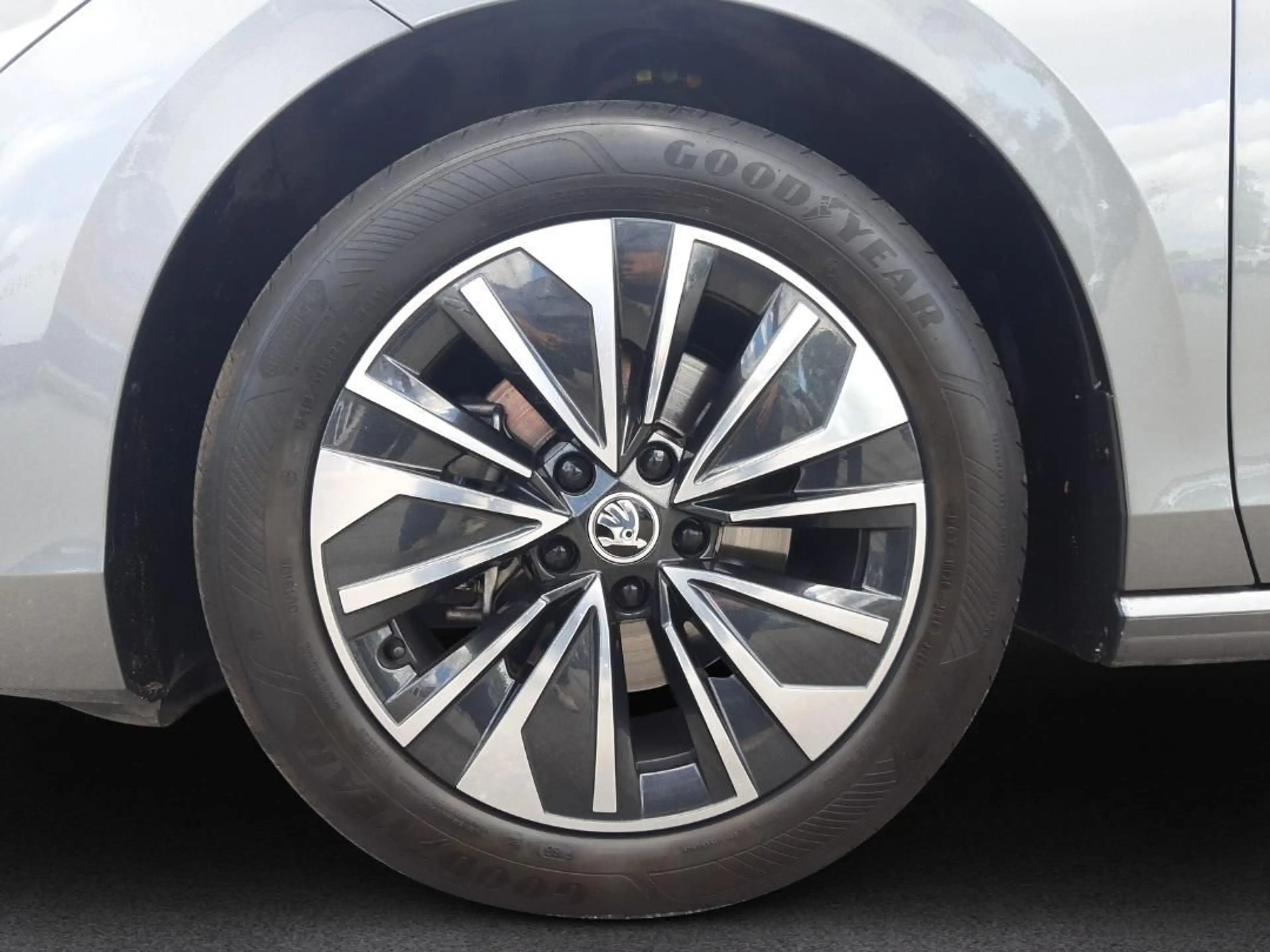 Skoda Superb Combi Selection 2.0 TDI DSG — photo 11