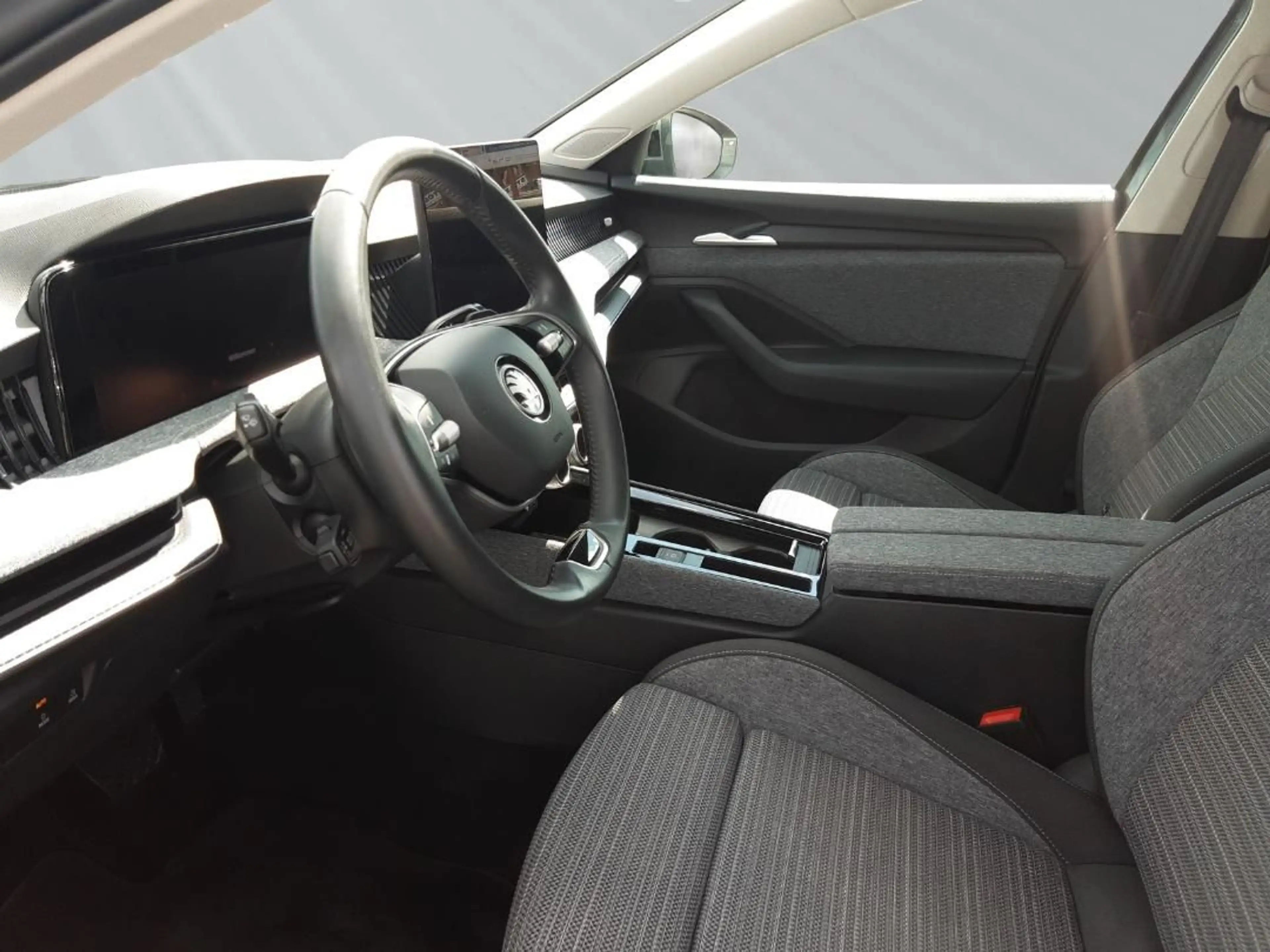 Skoda Superb Combi Selection 2.0 TDI DSG — photo 3