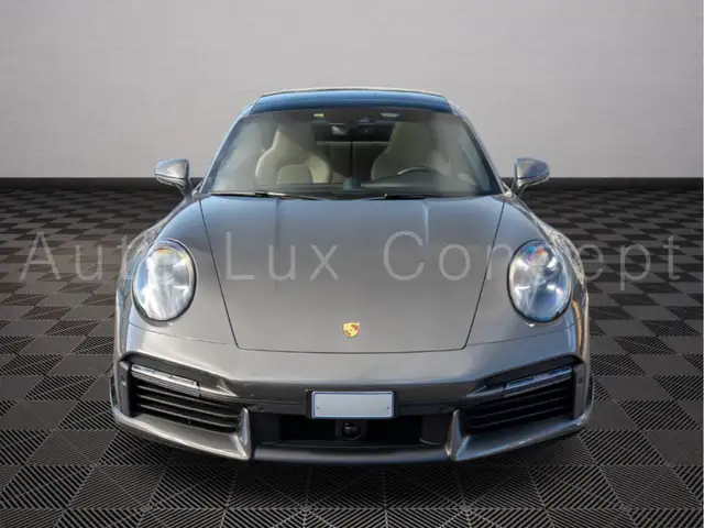 Porsche 911 view 5