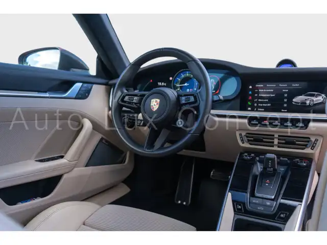 Porsche 911 view 6